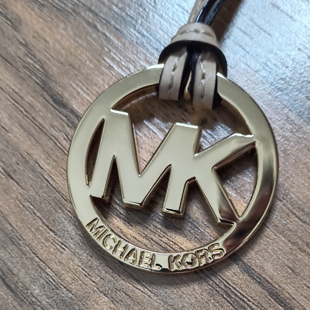 Michael Kors Beige Shoulder Bag - Picture 13 of 17